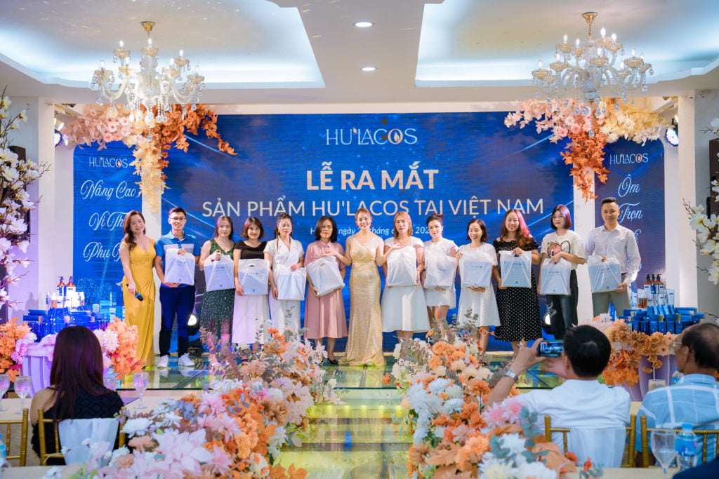 Hu'lacos chính thức ra mắt 8 sản phẩm mỹ tại buổi lễ ra mắt tại Hà Nội